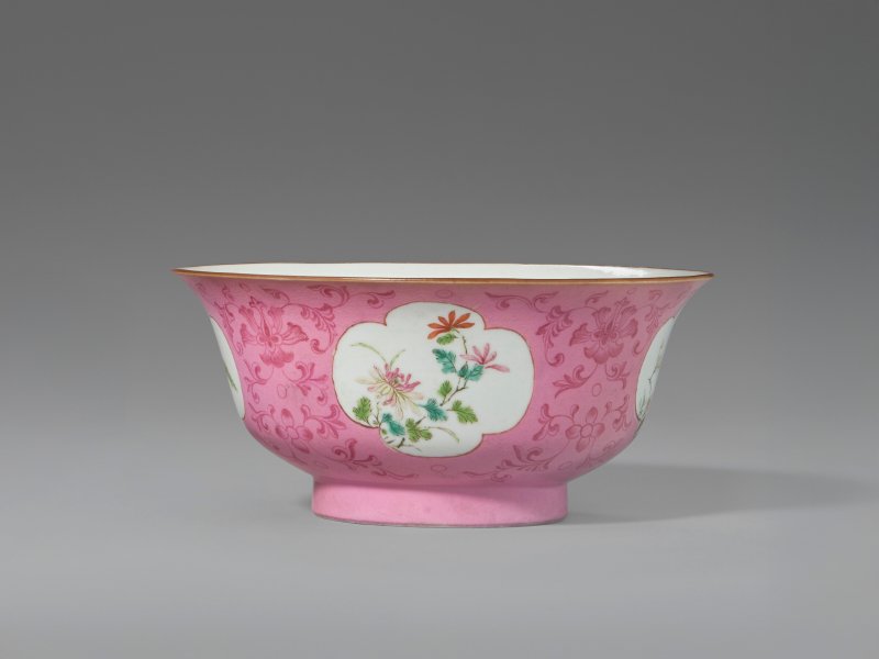中國 清十八/十九世紀 粉彩胭脂紅地開光花卉紋盌  CHINA, 18TH-19TH CENTURY - 图3