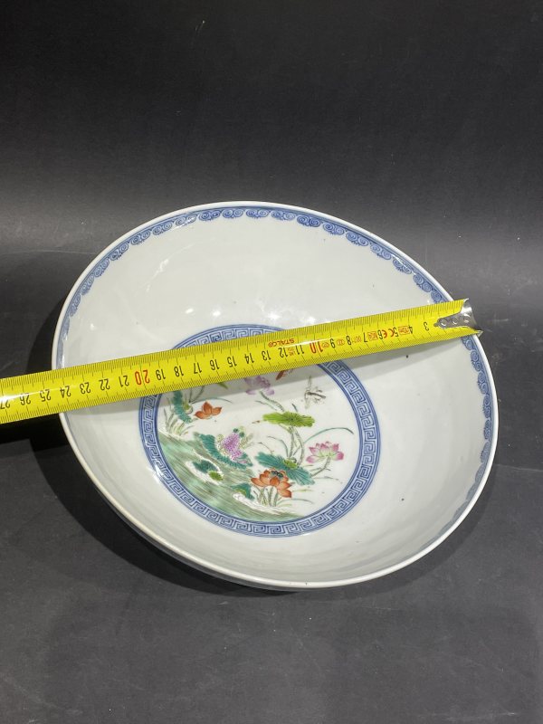清中期 青花加彩荷塘情趣纹大碗 - 图10