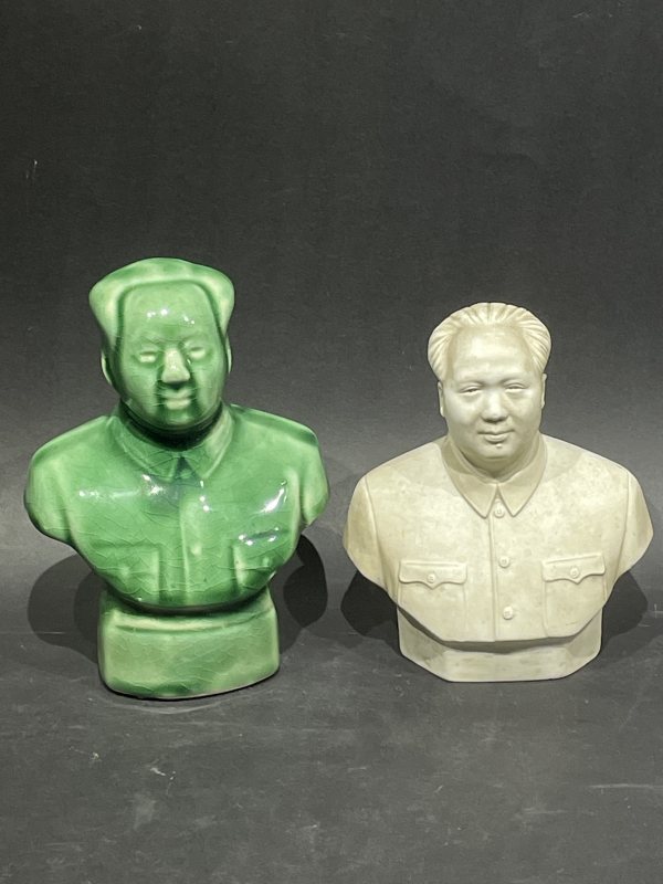 毛主席像两座