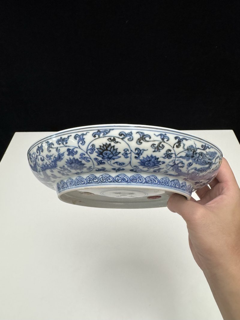 明正德 青花穿花龙纹盘 - 图12