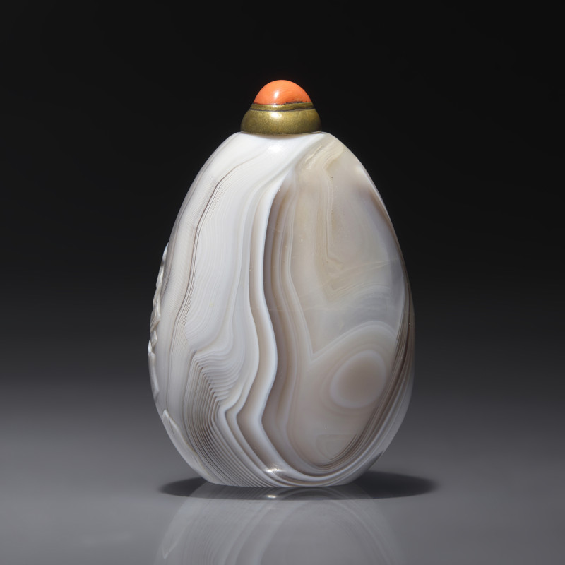 1760–1860年 瑪瑙巧雕松鶴同春圖鼻煙壺 | An Unusual Chinese Carved Agate Snuff Bottle, Qing Dynasty, Circa 1760-1860 - 图2