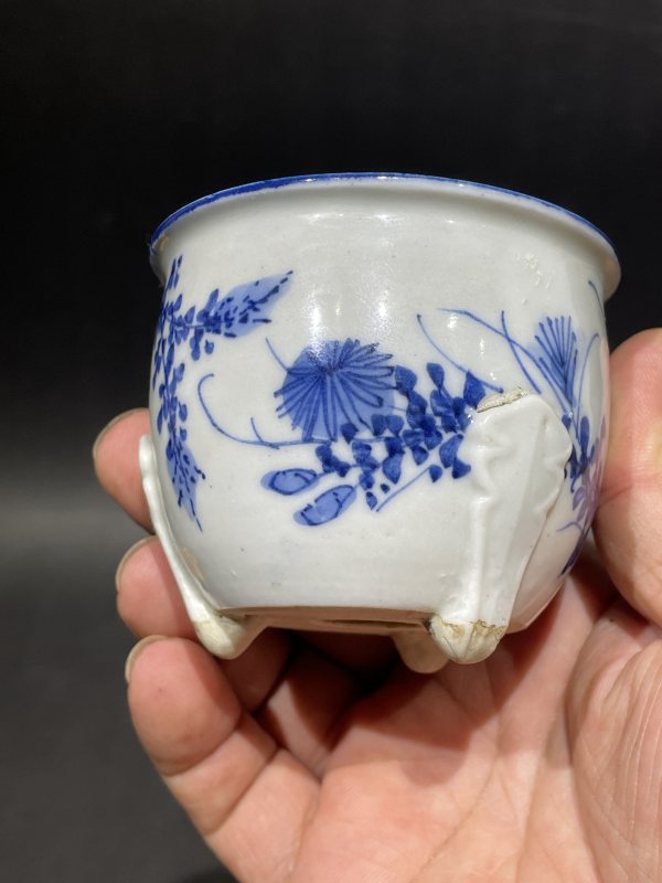 民国青花菖蒲盆带托 - 图8