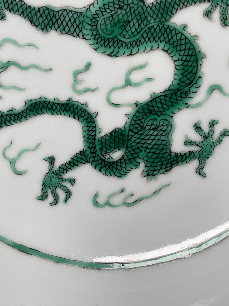 清道光 白釉暗刻海水绿龙纹盘 - 图18