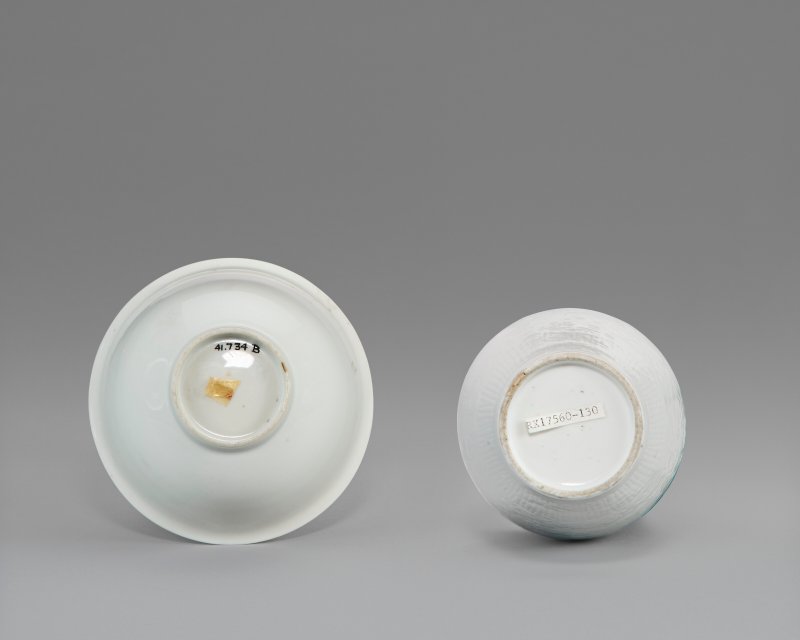 中國 清十八/十九世紀 白釉瓷器兩件  CHINA, 18TH-19TH CENTURY - 图3
