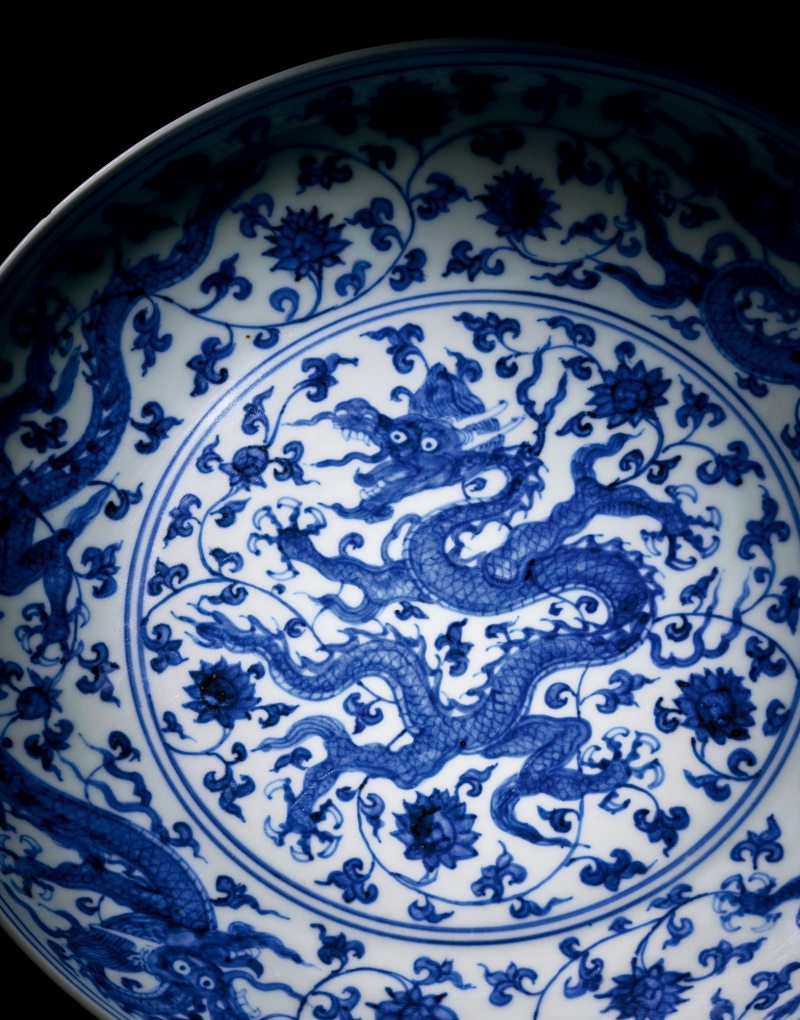 明正德 青花穿花龙纹盘 - 图2