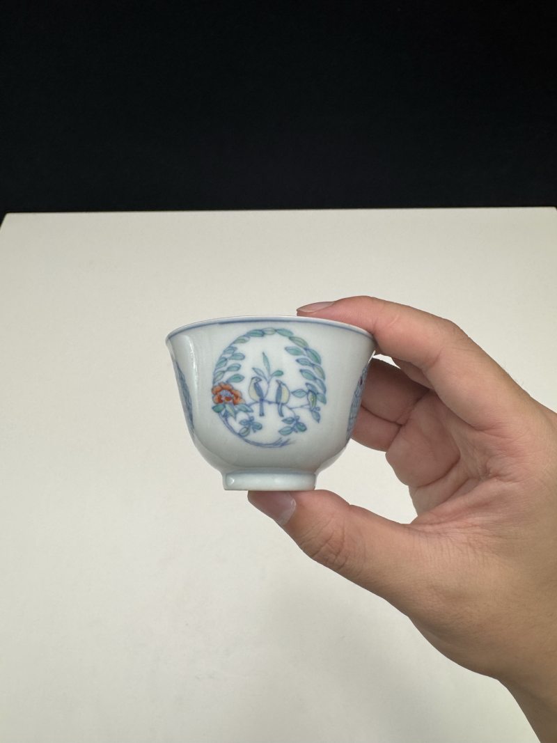 清康熙-雍正 仿成窑斗彩团花花鸟纹杯 （一对） - 图4