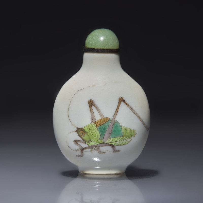 清道光 粉彩蟈蟈圖鼻煙壺 | A Chinese Enameled Porcelain "Crickets" Snuff Bottle, Daoguang Mark and of the Period - 图2