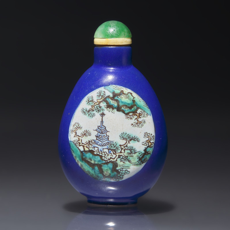 1821-1850年 宜興紫砂藍地開光山水圖鼻煙壺 | A Chinese Enameled Yixing Stoneware Snuff Bottle, Qing Dynasty, Circa 1821-1850