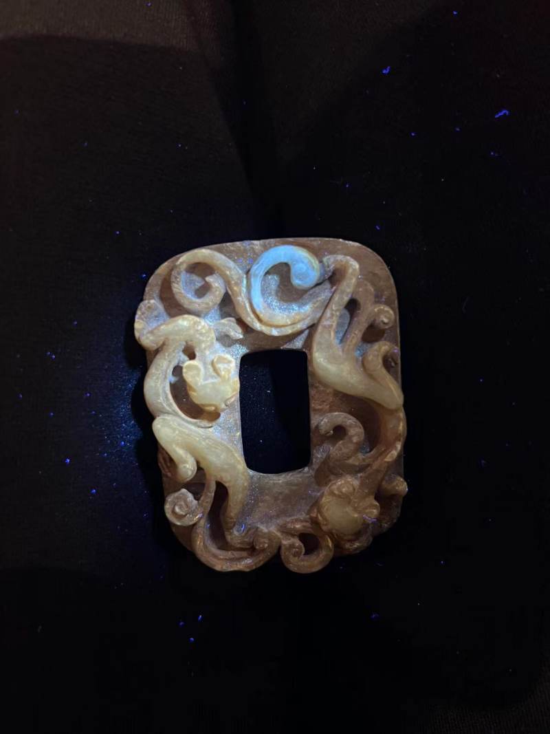 明 玉双螭纹方璧 - 图3