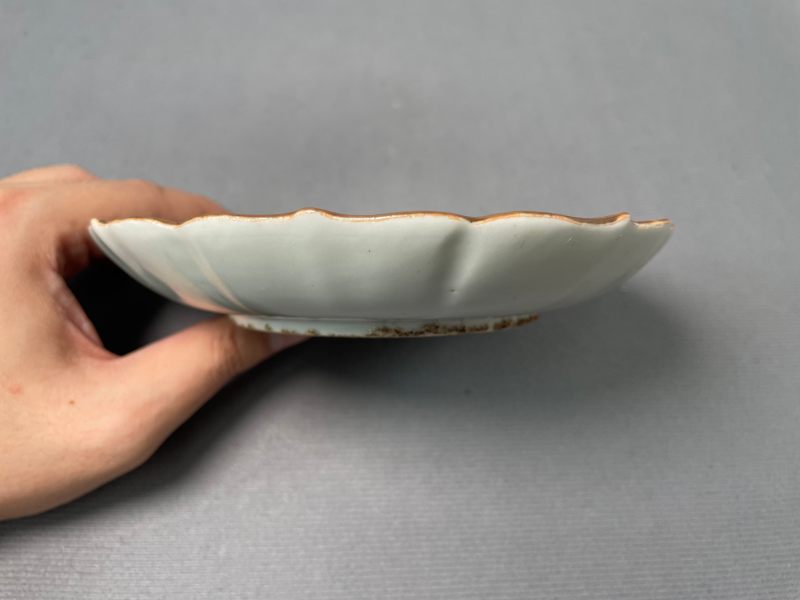 明天启 眀天启 红绿彩冠上加冠图花口盘 - 图3