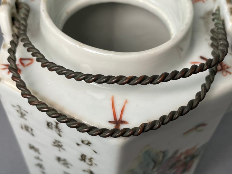 清同治 粉彩郭子仪封王拜相诗文六方提梁壶 - 图15