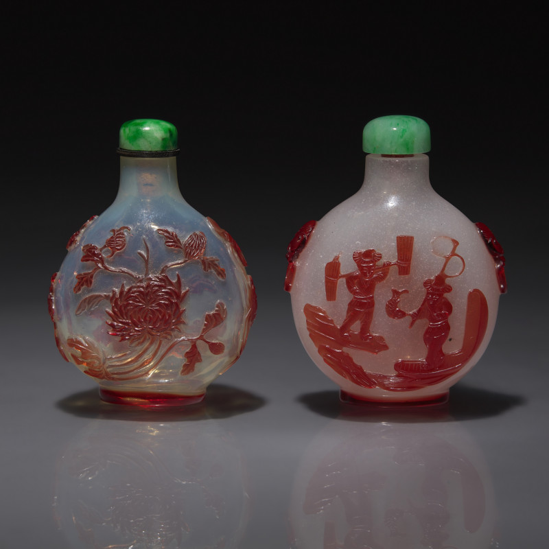 清晚期 套寶石紅料及雪霏地套寶石紅料鼻煙壺兩支 | Two Chinese Ruby-Overlay Glass Snuff Bottles, Qing Dynasty, 19th Century - 图2