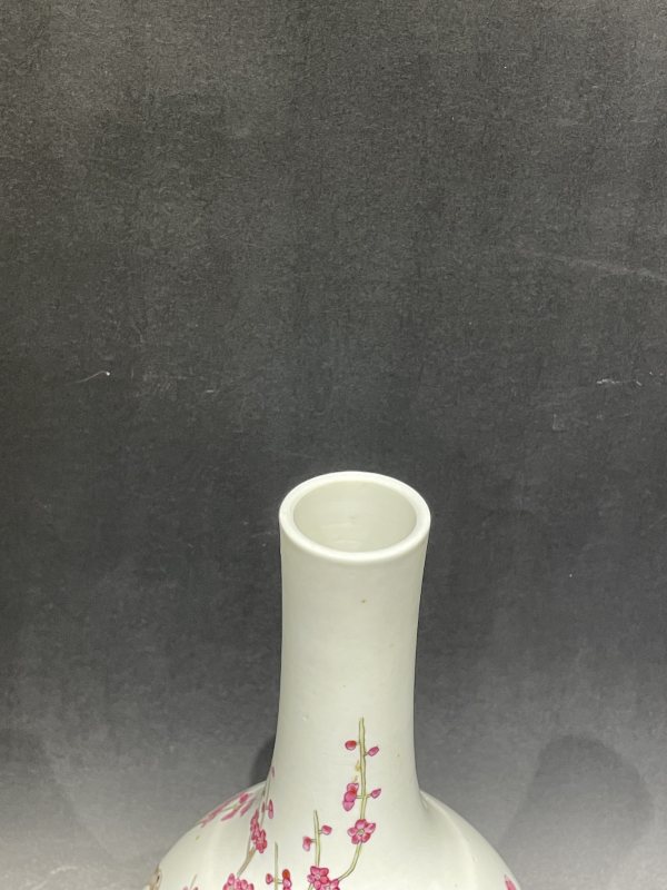 粉彩花卉纹胆瓶 - 图5