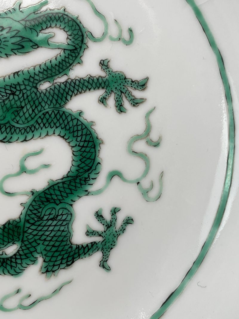 清道光 白釉暗刻海水绿龙纹盘 - 图20