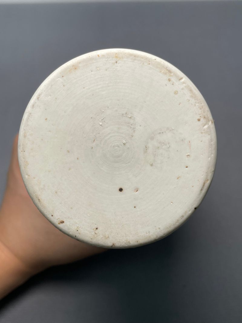 明崇祯 白釉暗刻花卉纹筒瓶 - 图19