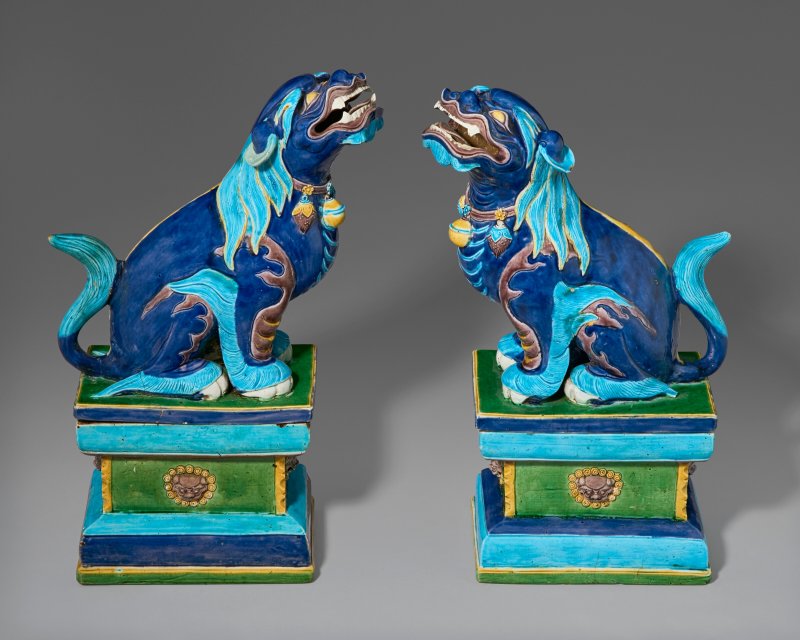 中國 十七/十八世紀 彩釉瑞獅一對  CHINA, 17TH-18TH CENTURY - 图1
