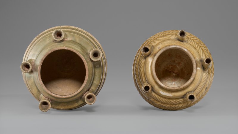 中國 北宋 龍泉窯青釉五管蓋瓶兩件  CHINA, NORTHERN SONG DYNASTY (960-1127) - 图4