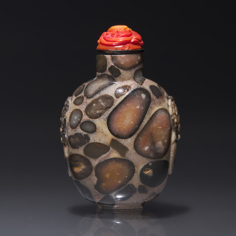 1750-1860年 抱子石瑪瑙鼻煙壺 | A Chinese Puddingstone Snuff Bottle, Qing Dynasty, Circa 1750-1860 - 图1