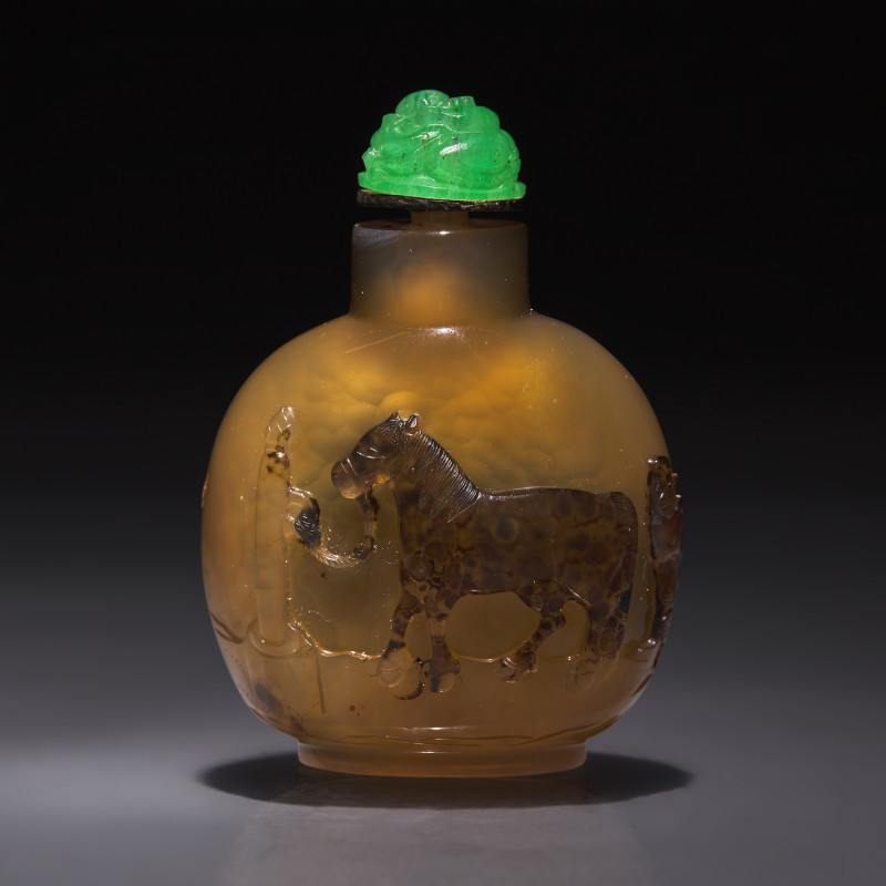 1760–1820年 瑪瑙巧雕馬上封侯圖鼻煙壺 | A Chinese Carved Agate "Horse and Monkey" Snuff Bottle, Qing Dynasty, Circa 1760-1820 - 图1
