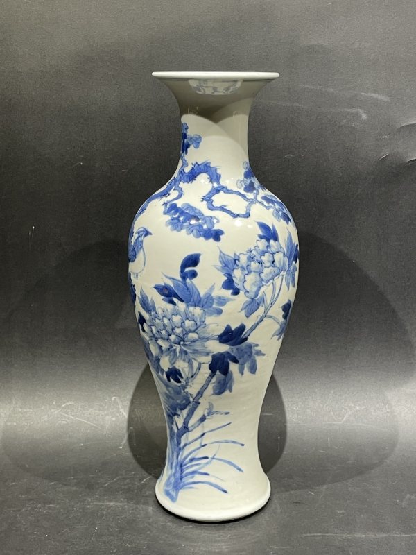 青花花鸟纹观音瓶 - 图2