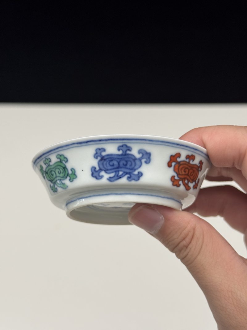 清雍正 斗彩仿成化如意灵芝纹折腰小碟 - 图8