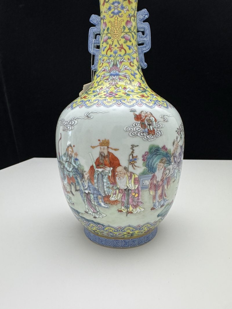 清嘉庆 黄地洋彩福寿连连群仙祝寿图螭耳瓶 - 图29