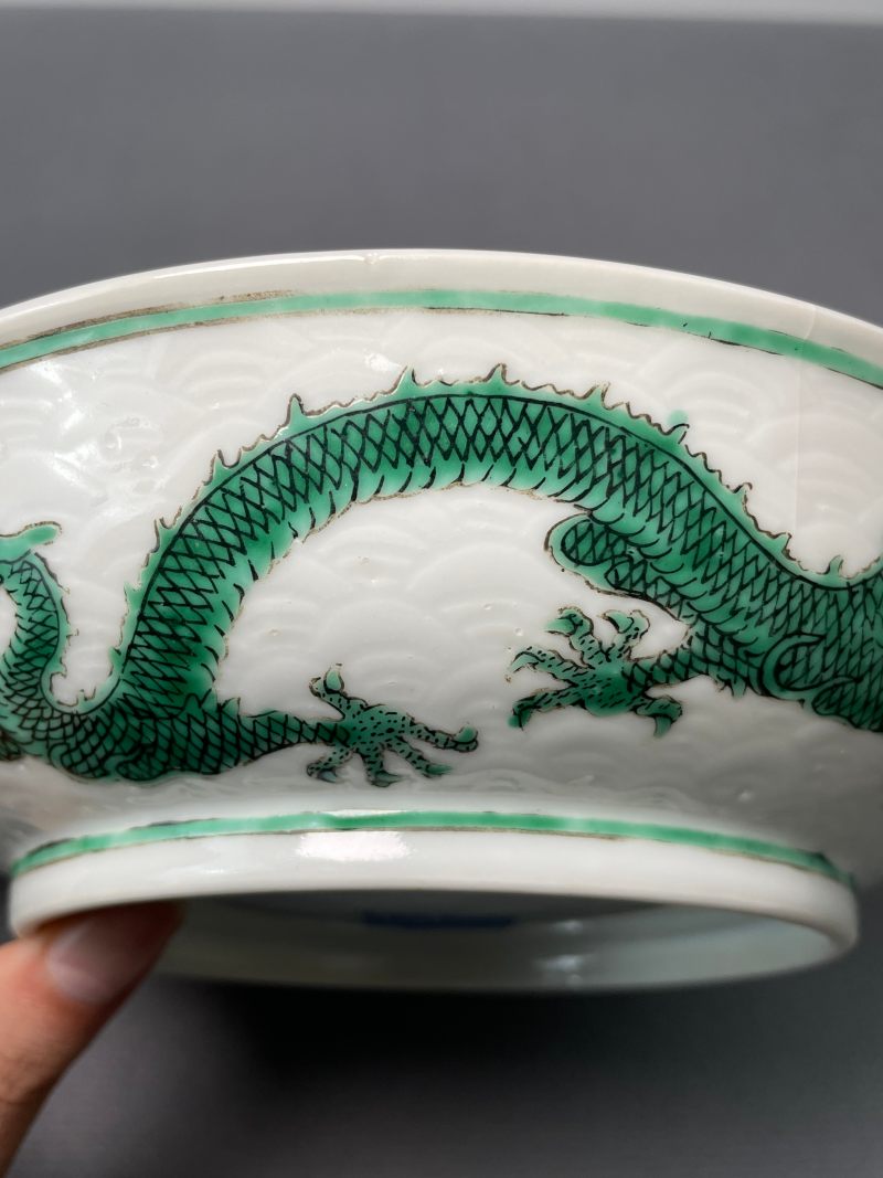 清道光 白釉暗刻海水绿龙纹盘 - 图7