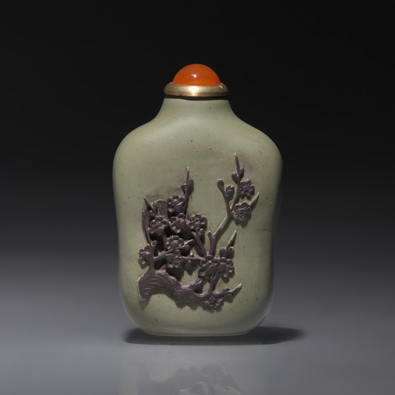 1740–1880年 雙色端石巧雕梅花詩文鼻煙壺 | A Chinese Carved Duan Stone Snuff Bottle, Qing Dynasty, Circa 1740-1880 - 图1