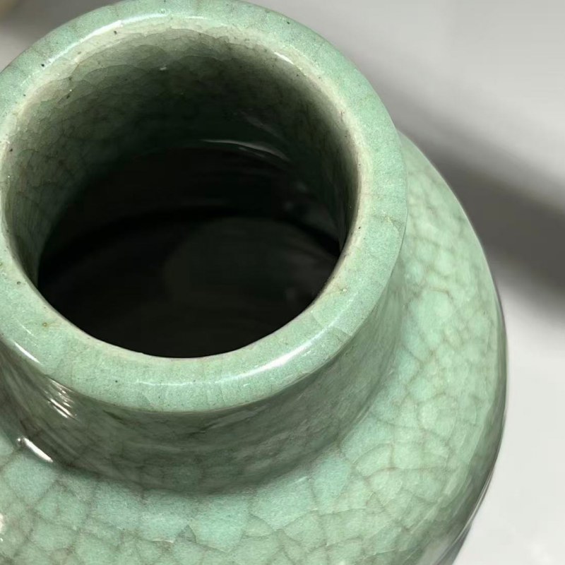 明代 龙泉窑青釉浮雕折枝花卉纹筒瓶 - 图4