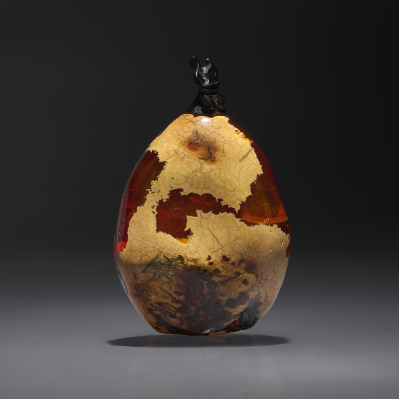 1750-1850年 琥珀隨形鼻煙壺 | A Chinese Carved Amber Snuff Bottle, Qing Dynasty, Circa 1750-1850 - 图1