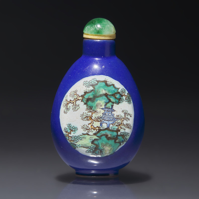 1821-1850年 宜興紫砂藍地開光山水圖鼻煙壺 | A Chinese Enameled Yixing Stoneware Snuff Bottle, Qing Dynasty, Circa 1821-1850 - 图2