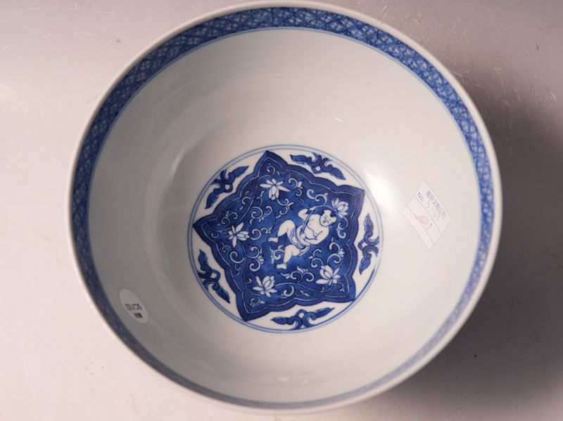 清康熙 青花持莲童子碗 - 图3
