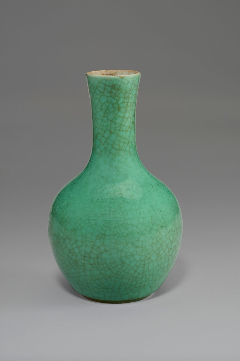 中國 十七/十八世紀 蘋果綠釉瓶  CHINA, 17TH-18TH CENTURY - 图1
