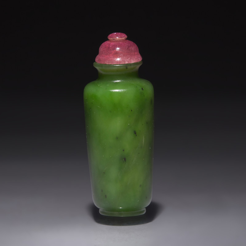 清 碧玉素面鼻煙壺 | A Chinese Spinach Jade Snuff Bottle, Qing Dynasty - 图2