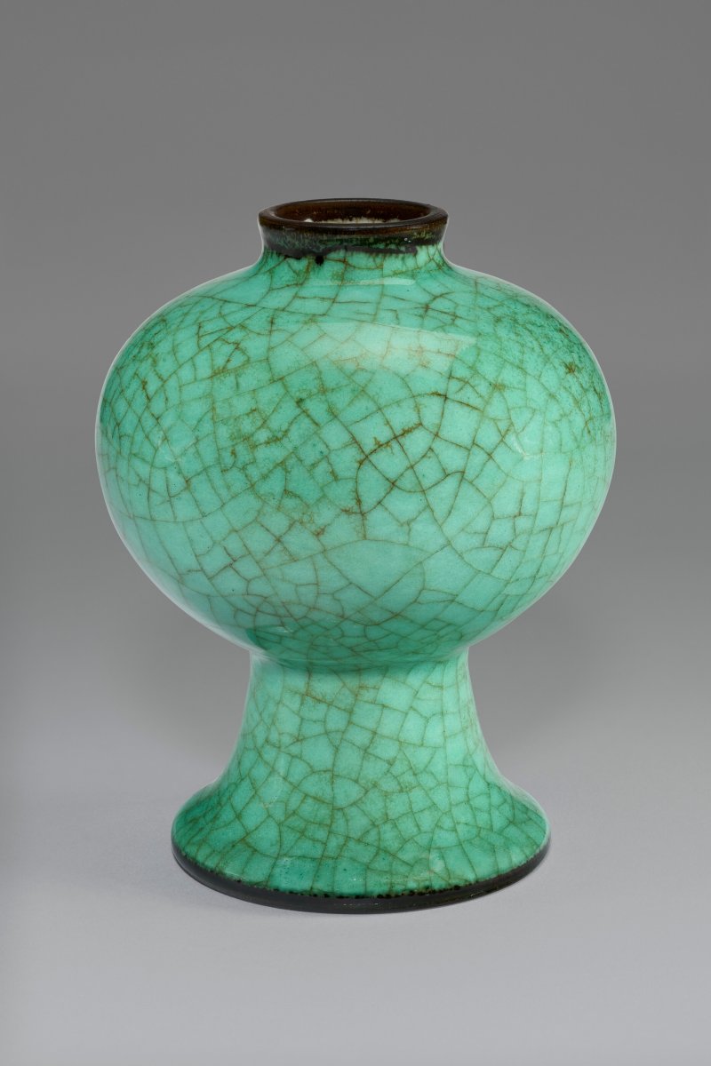 中國 十七/十八世紀 蘋果綠釉小瓶  CHINA, 17TH-18TH CENTURY - 图2