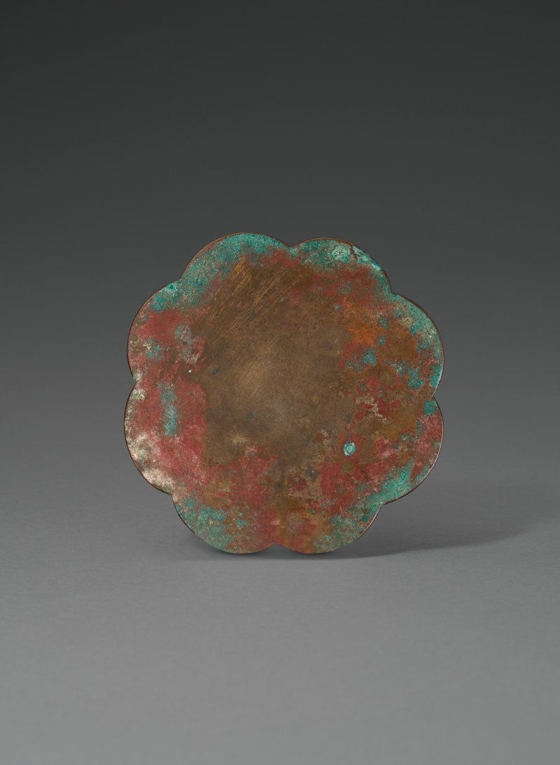 中國 唐/宋 蝶紋葵式小銅鏡  CHINA, TANG-SONG DYNASTY (AD 618-1279) - 图2