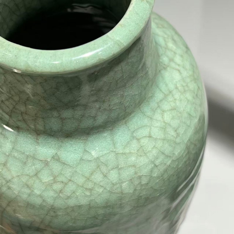 明代 龙泉窑青釉浮雕折枝花卉纹筒瓶 - 图5