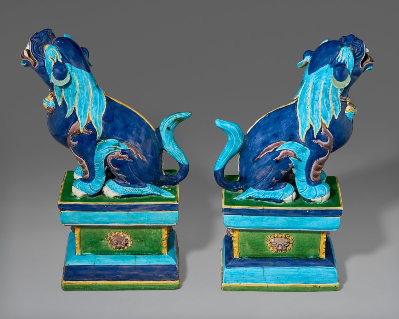 中國 十七/十八世紀 彩釉瑞獅一對  CHINA, 17TH-18TH CENTURY - 图2
