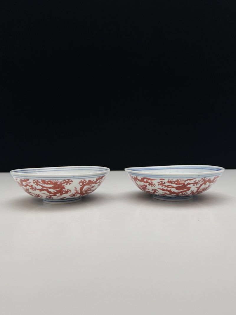 明万历 青花矾红彩海水云龙纹浅碗一对 - 图4