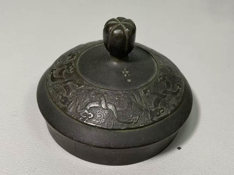 清 铜蝉叶纹提梁卣 - 图9