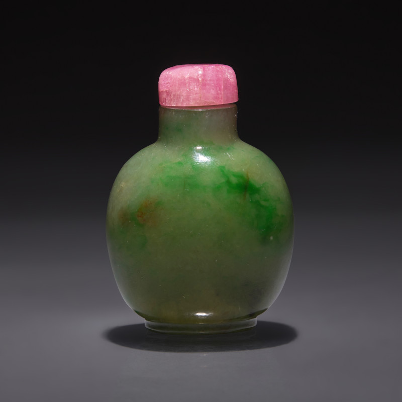 清晚期 翡翠鼻煙壺 | A Chinese Jadeite Snuff Bottle, Qing Dynasty, 19th/20th century - 图1