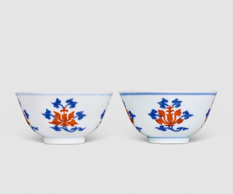 清雍正 青花矾红彩番莲纹盌 （一对）
