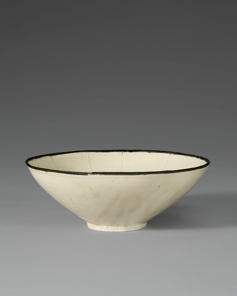 中國 北宋 定窯白釉葵口盌  CHINA, NORTHERN SONG DYNASTY (AD 960-1127) - 图1