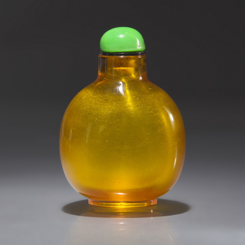 清中期 黃料素面鼻煙壺 | A Chinese Yellow Glass Snuff Bottle, Qing Dynasty, Early 19th Century - 图1