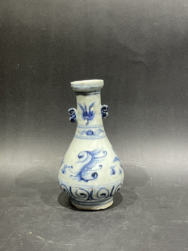青花花卉纹双耳瓶