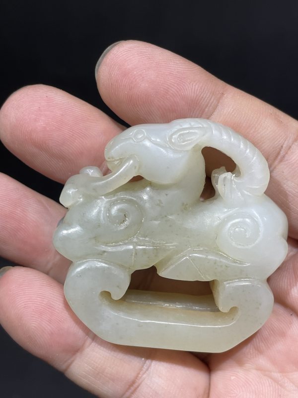 玉瑞兽手把件 - 图6