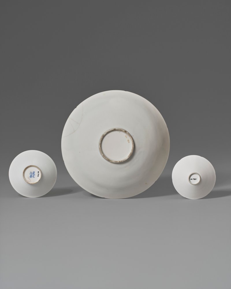 中國 十七/十九世紀 白釉暗花盌三件  CHINA, 17TH-19TH CENTURY - 图3
