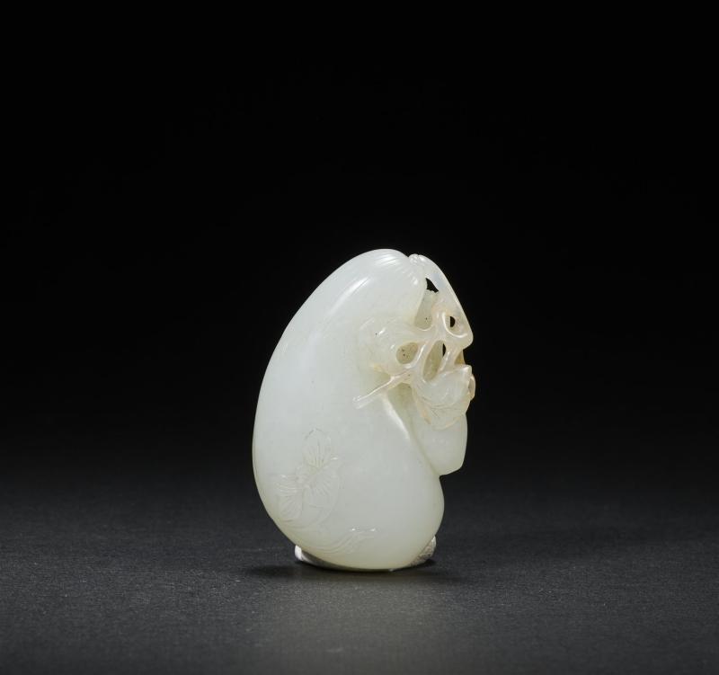 清 玉茄子蝴蝶挂件