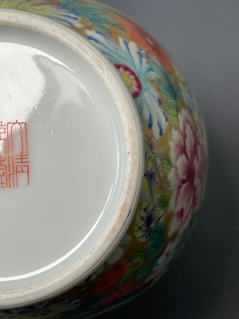 民国 粉彩描金百花不露地开光二乔图双耳瓶 - 图34