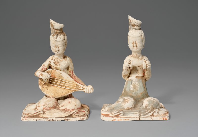 中國 唐 彩繪樂俑一對  CHINA, TANG DYNASTY (AD 618-907)